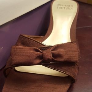 Mootsies Tootsies brown slip-on heels